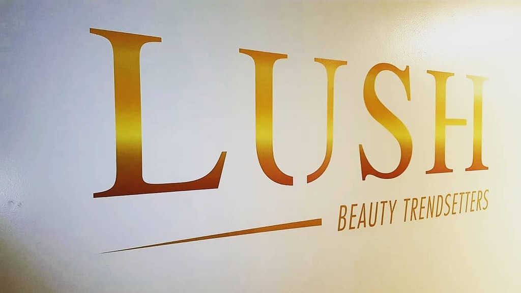 LUSHBROWBAR's tweet photo. Back in business 🙌🏽 after 3 entire months of closure
.
.
.
Online booking is now available #linkinbio☝🏼
.
.
.
Please be sure to review our enforced policies and Covid practices ✔ #checkoutourwebsite
.
.
.
We can also be contacted on #whatsapp📲 441-534-5874
.
.
.
#YourSalo… https://t.co/fq5imcXDaN