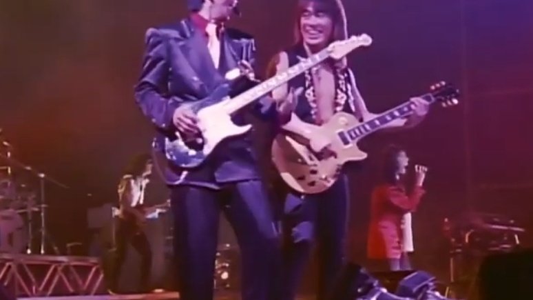 TM NETWORKのサポートギタリストだった松本孝弘（B'z）が、TMN終了