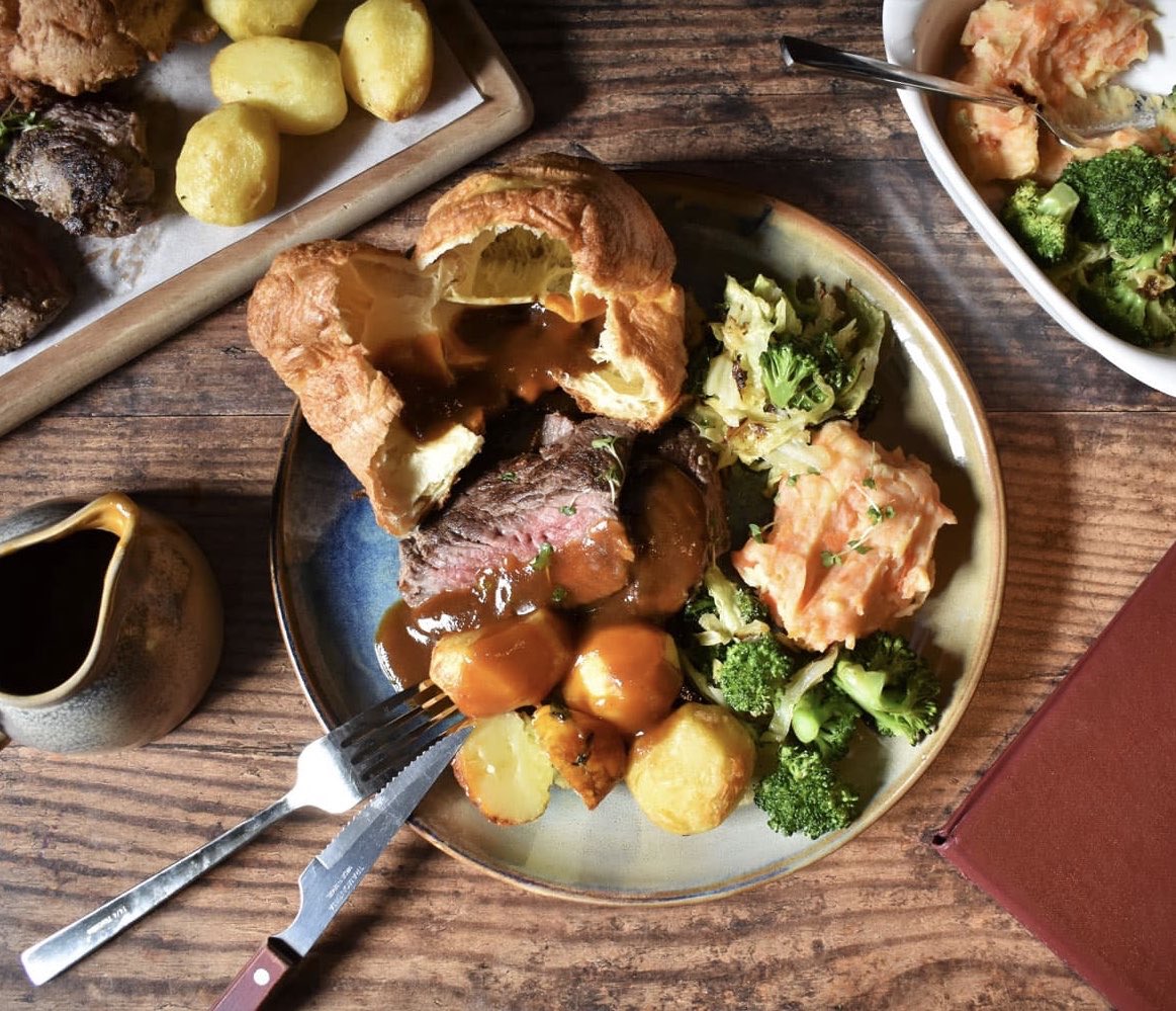 SandfordPub's tweet photo. Sunday Roast - who is in? 
We will have lamb, turkey or gammon tomorrow  so give us a call and book your table - 01929 550800. 
We look forward to seeing you at our first Sunday Lunch after reopening. 
🍗 🥩 🥔 🥕 🍖 
#TheSandfordPub #Wareham #Dorset #SundayRoast #SundayLunch https://t.co/sD0fEMHdgI