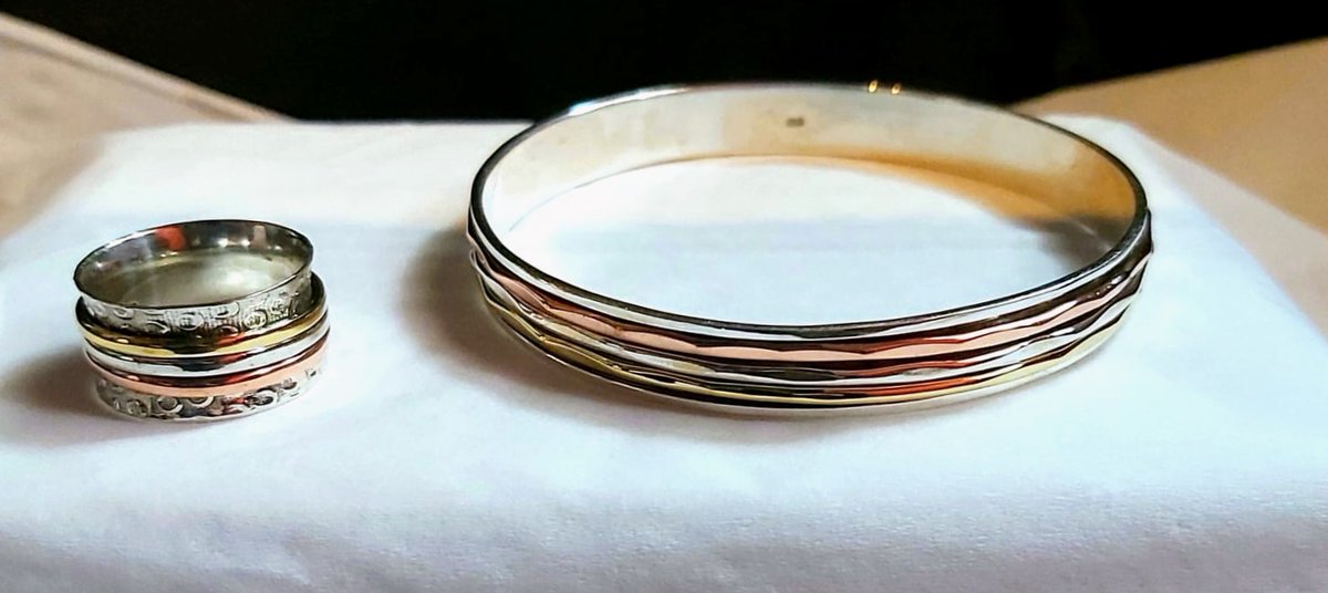 SilverLadyGB's tweet photo. ✨Saturday!✨And the start of our new longer opening hours! All the more time to browse our selection of #silverjewellery, we are #covidsecure so why not come and say hello?! #Taunton, #CountyWalk. https://t.co/xQT8KSeEk0