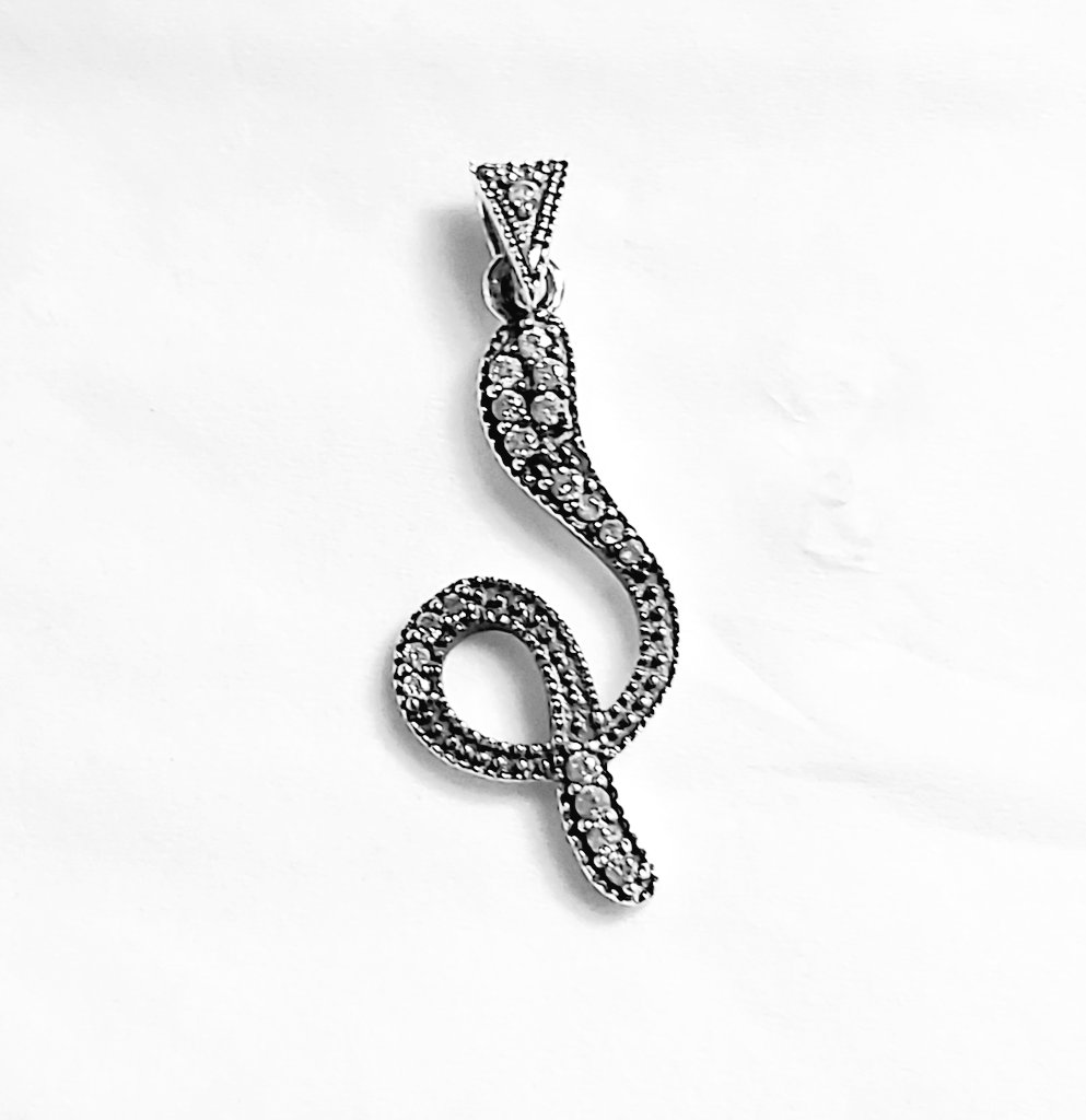 SilverLadyGB's tweet photo. ✨Saturday!✨And the start of our new longer opening hours! All the more time to browse our selection of #silverjewellery, we are #covidsecure so why not come and say hello?! #Taunton, #CountyWalk. https://t.co/xQT8KSeEk0