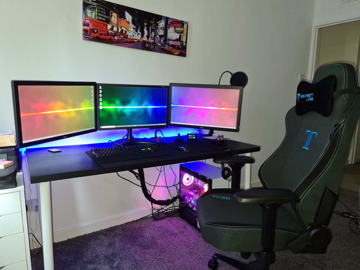 RossASyme's tweet photo. Thanks to SECRETLAB for my new Charcoal Blue TITAN gaming chair! #secretlab https://t.co/70BlZlgEgT