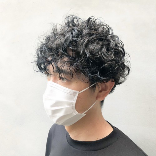 メンズカット メンズパーマ くるくるパーマ マッシュヘア 夏に向けてパーマをかける方も増えております くるくるパーマで洒 07 04 Sister