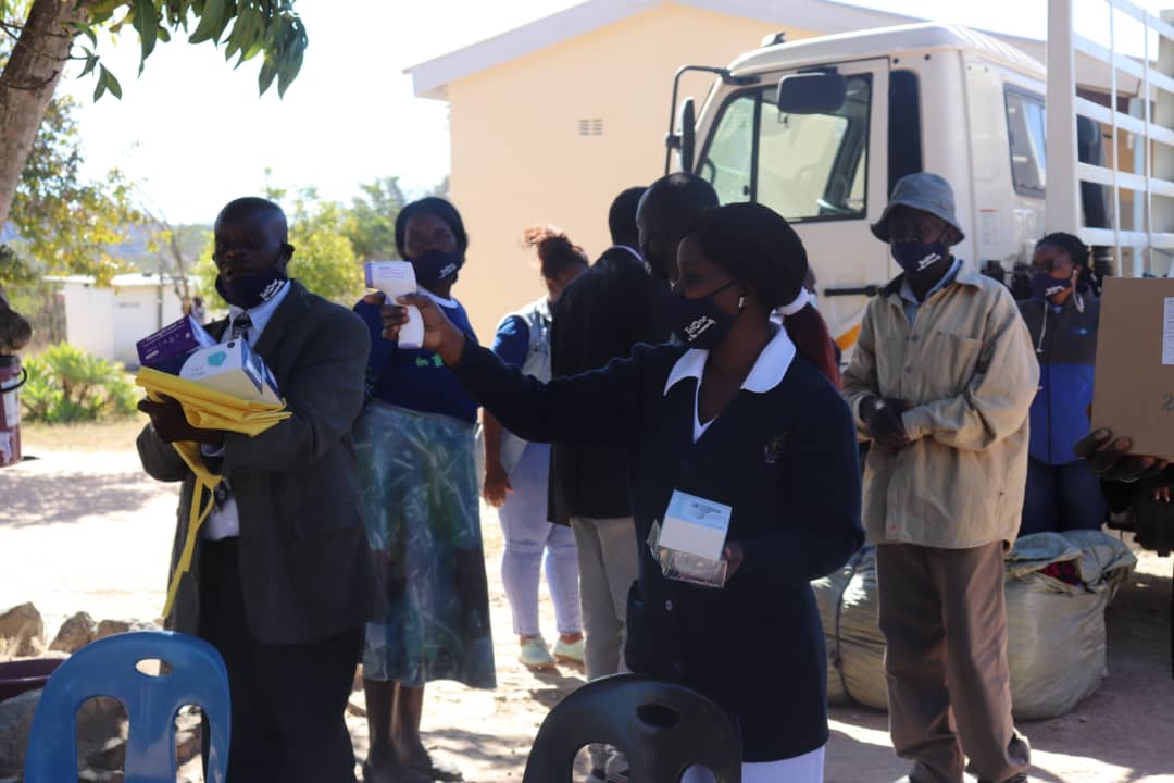 TelOneZW's tweet photo. 1. Further to the $10mil donation towards the COVID 19 fight at major referral hospitals,TelOne this weekend took the fight to the rural communities starting with Makoni District. #TelOneintheCommunity #TogetherwecanbeatCovid19 https://t.co/K01IqeeXhW
