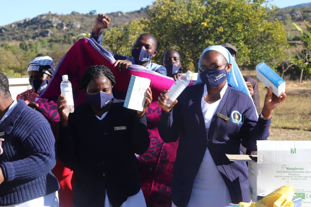 TelOneZW's tweet photo. 1. Further to the $10mil donation towards the COVID 19 fight at major referral hospitals,TelOne this weekend took the fight to the rural communities starting with Makoni District. #TelOneintheCommunity #TogetherwecanbeatCovid19 https://t.co/K01IqeeXhW