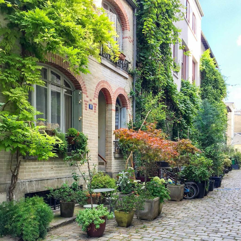 Miss_SegoB's tweet photo. Le 15eme arrondissement, ce coin de Paris où personne ne va jamais alors qu’il y a pourtant de jolies choses à voir 🥰
.
Une belle balade faite avec ma Uriana @deci_dela en début de semaine 😊
Bon samedi à tous !
.
#parisjetaime #paris_focus_on #paris_… https://t.co/bciTd1qmK0 https://t.co/NMkp3QN0RZ