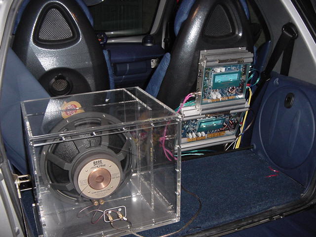 TSE_ricksans's tweet image. 昔乗ってたスマートクーペ。エンジン、ミッション、サスがゴミなせいでウーファーに走ってしまったパターン。
#ウーファー
#PowerAcoustik