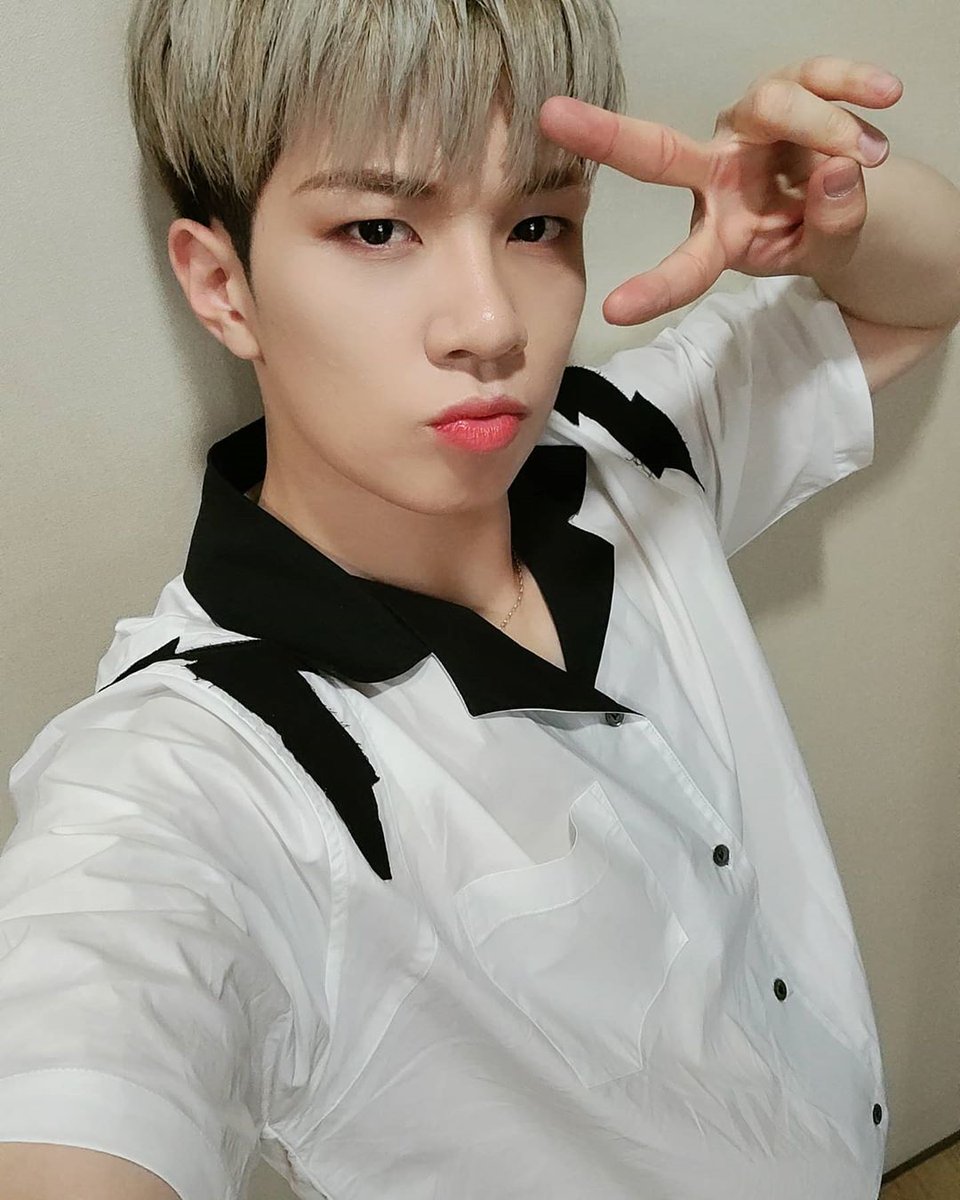 HWESEUNGX's tweet photo. 200704 hwengstar IG

summary of my inner thoughts)
i didn't eat anything why do i look bloated...?

#NFlying #HomecookedMealFairy #YooHweseung #Pro #Bloated #Ah #ThatsRight #Yesterday #AtDinner #TookALotOfBreath

**reference : hweseung said he gains weight just by breathing https://t.co/TwBE3OHQq7