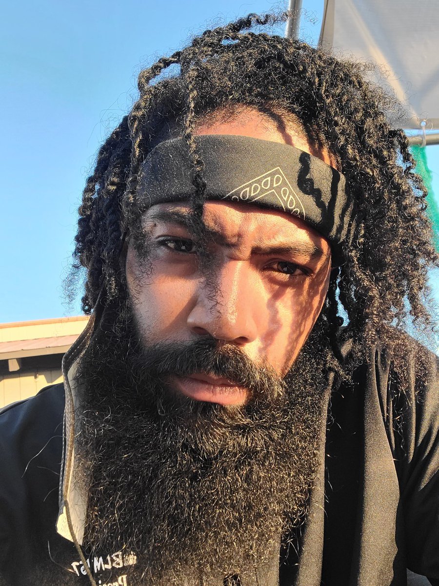 JaPharii757's tweet photo. The calm before the storm. 🖤🙏🏾✊🏾 #BeardLord #ActivistAF #BLM757 #BlackLivesMatter #Beard https://t.co/BZJUbTm79u