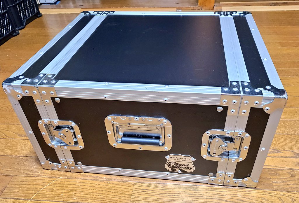 cnfize's tweet image. 結局Roadreadyにしました。理由、安かったから笑
#roadready #6u #ラックケース