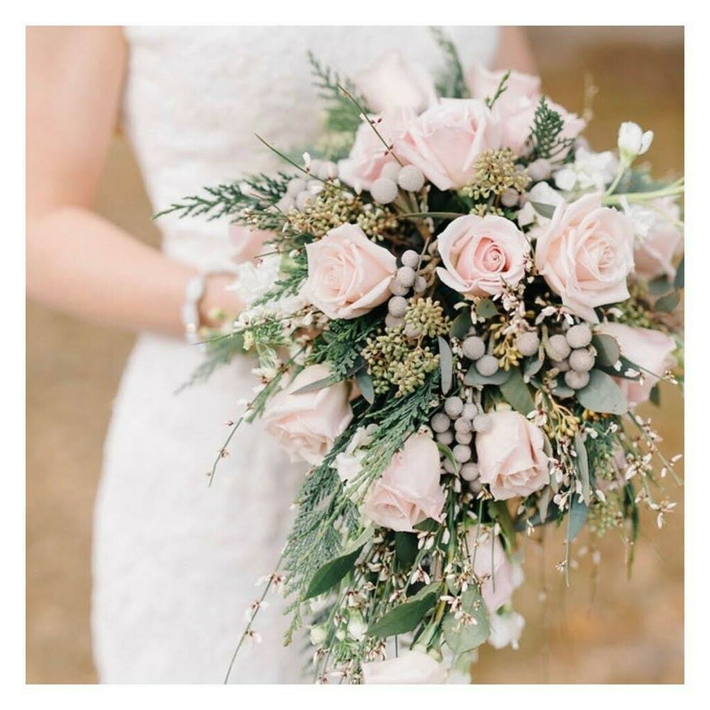 A beautiful blooming bridal #bouquet to brighten up your day!

#wedding #bride #weddingphotography #weddingday #flowers #bridetobe #weddingplanner #bridesmaids #weddingidea #bridetobe2020 #engaged #brides #flower #weddingseason #photography #weddingideas… instagr.am/p/CCOFGIYIIPT/