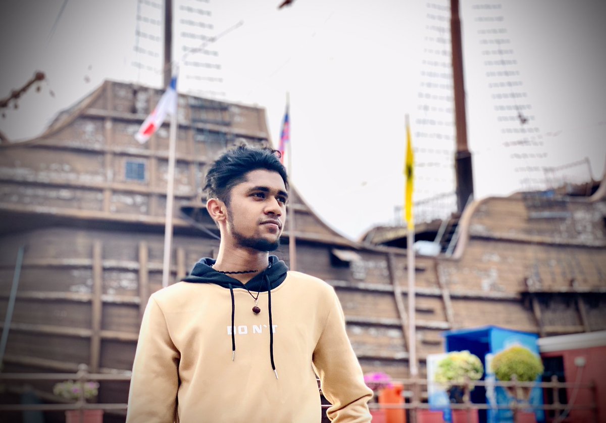 lachman__'s tweet photo. “The purpose of our lives is to be happy,dont spoil it by being with the wrong one.”
•
#enemypil #lachman #lifeofmusic #godtogod #smilemore #talkless #provemore #musicforlife #composerlife #bornwithntng #dudukrumahchallenge #diewithsmtng #ln #lifequotestagram #lifelessons https://t.co/7Xi5nSrurj