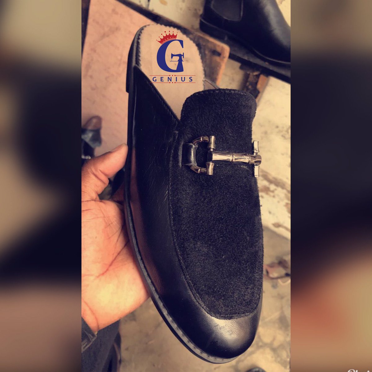 Genius_sen's tweet photo. .
La qualité notre sacerdoce !
Chaussure confortable et classe !
——————————————
#modèle mules 
Tel : +221 77 044 65 66 (wtsp)
——————————————
#mode #modele #shoes #shoesmen #chaussureshommes #madeinsenegal #dakar2020 #senegalese #kebetu https://t.co/CLKQsFgQLQ