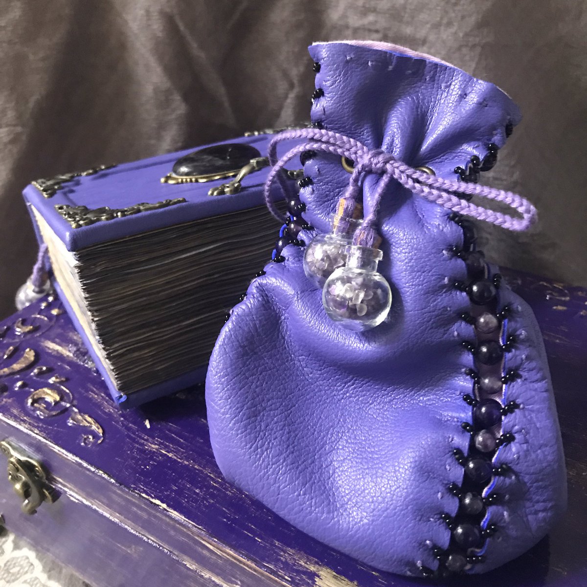 books_witchy's tweet photo. Руны с гримуаром в сундучке / runes with Grimoire in chest
#runescape #rune #runes #runesbook #runeset #runesgrimoire #northenrunes #vikingrunes #руны #руна #руническийгримуар #рунник #северныеруны #рунывикингов #став #руническийстав #руническаявязь # https://t.co/VXP9cg1sZX