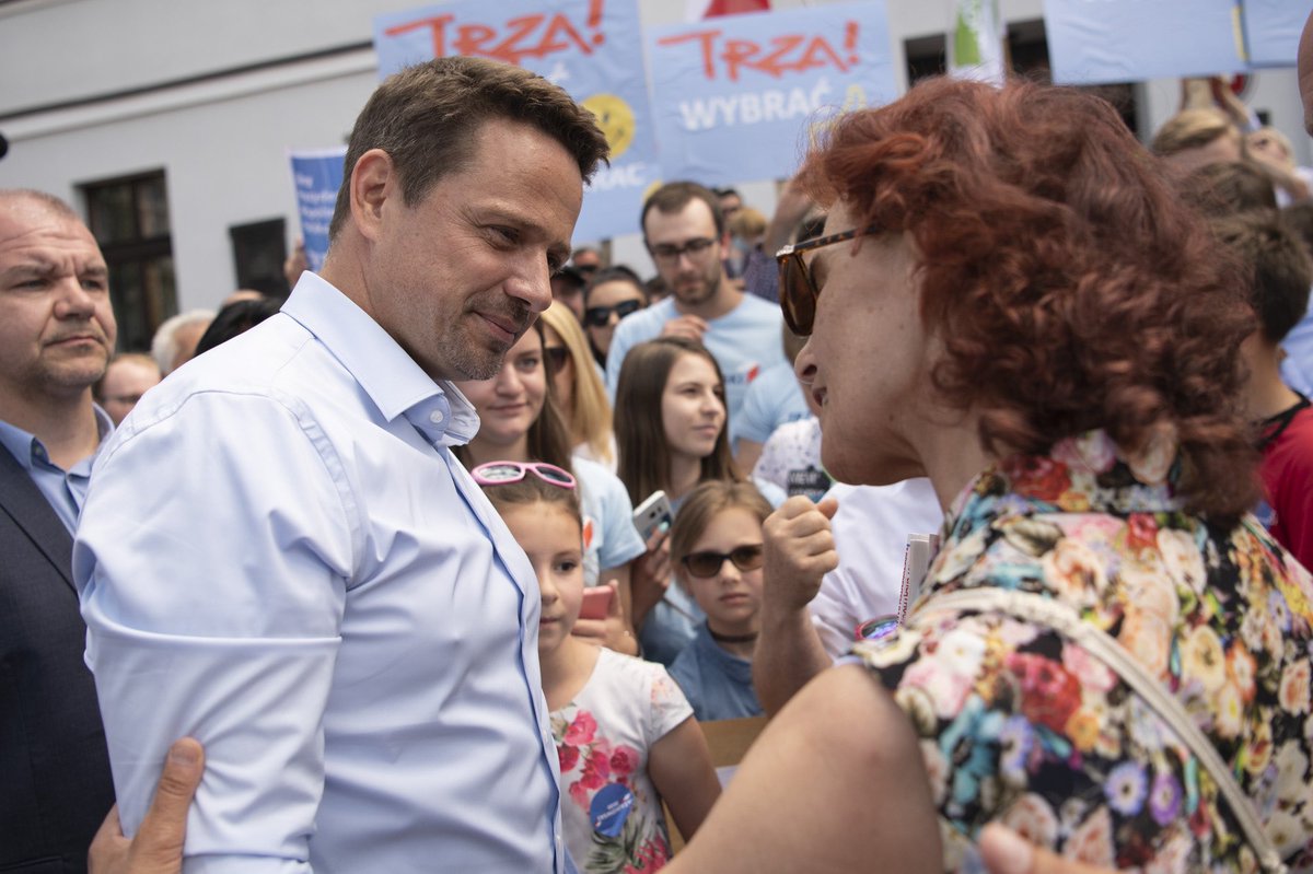 trzaskowski_'s tweet photo. Szefem prezydenta nie może być prezes partii. Szefem prezydenta musi być każda Polka i każdy Polak! Czas na zmianę! Możemy dokonać jej już 12 lipca - dlatego proszę Was o pełną mobilizację! Wygrajmy te wybory dla Polski! Ostrzeszów - dziękuję! #Trzaskowski2020 #SilnyPrezydent https://t.co/ZEZKqS3TrA