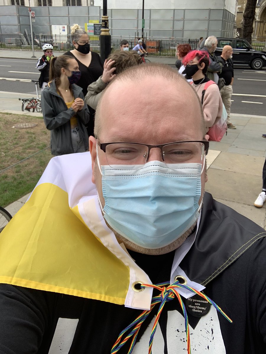 c_e_lord's tweet photo. Great to be at the #TransRightsAreHumanRights protest in #parliamentsquare London hearing amazing speakers calling for safety, healthcare, and recognition for #trans folk. #transprotest #GRAreformNOW #TransWomenAreWomen #TransMenAreMen #NonBinaryPeopleAreValid https://t.co/Cn3kCc9X7R
