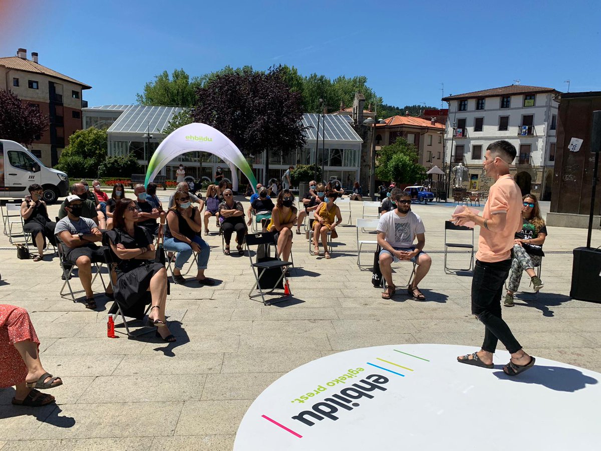 ehbildubizkaia's tweet photo. #PREST| @ik0itz en Mungia

🗣El 12 de julio hay que elegir entre honestidad y mentira. EH Bildu hacemos lo que decimos y decimos lo que hacemos. Hay que ser de fiar. EH Bildu gobierna en decenas de instituciones y JAMÁS ha metido la mano en la caja. Otros no pueden decir lo mismo https://t.co/lvykKKYqoO