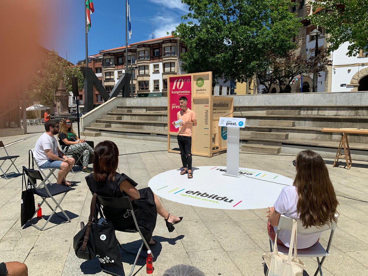ehbildubizkaia's tweet photo. #PREST| @ik0itz en Mungia

🗣El 12 de julio hay que elegir entre honestidad y mentira. EH Bildu hacemos lo que decimos y decimos lo que hacemos. Hay que ser de fiar. EH Bildu gobierna en decenas de instituciones y JAMÁS ha metido la mano en la caja. Otros no pueden decir lo mismo https://t.co/lvykKKYqoO