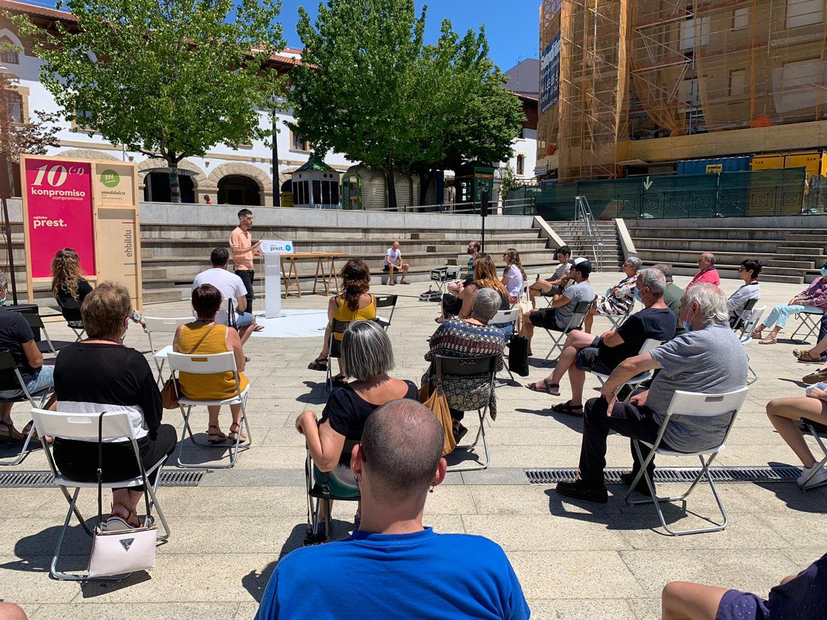ehbildubizkaia's tweet photo. #PREST| @ik0itz en Mungia

🗣El 12 de julio hay que elegir entre honestidad y mentira. EH Bildu hacemos lo que decimos y decimos lo que hacemos. Hay que ser de fiar. EH Bildu gobierna en decenas de instituciones y JAMÁS ha metido la mano en la caja. Otros no pueden decir lo mismo https://t.co/lvykKKYqoO