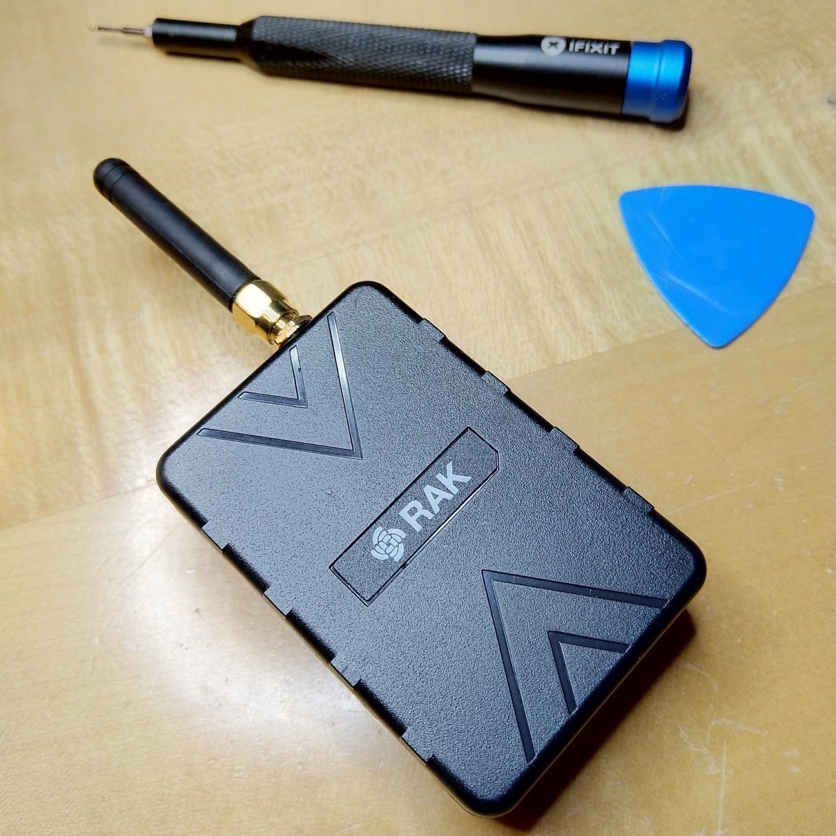 Service Tweet: If you plan to buy a RAK7200 Tracker for an easy start to map your <a href="/thethingsntwrk/">The Things Network</a> gateway, plan also to exchange the internal antenna with an external one, except you want to simulate weak nodes. Finding a working position for the SMA socket is not easy though.