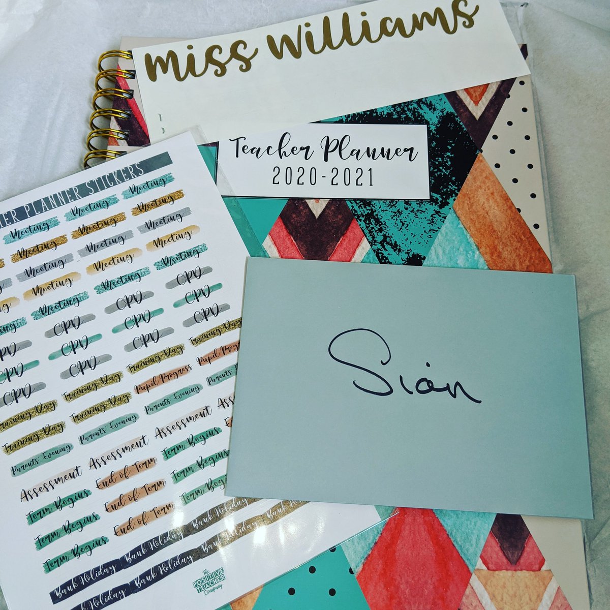 MissSWills's tweet photo. Thank you so much to @TPositiveTC for my new school planner! Love it! And it's my last school year as a Williams! #MrsBtobe #teaching #teacherplanners #lovestationary https://t.co/xgmgTje3Dr