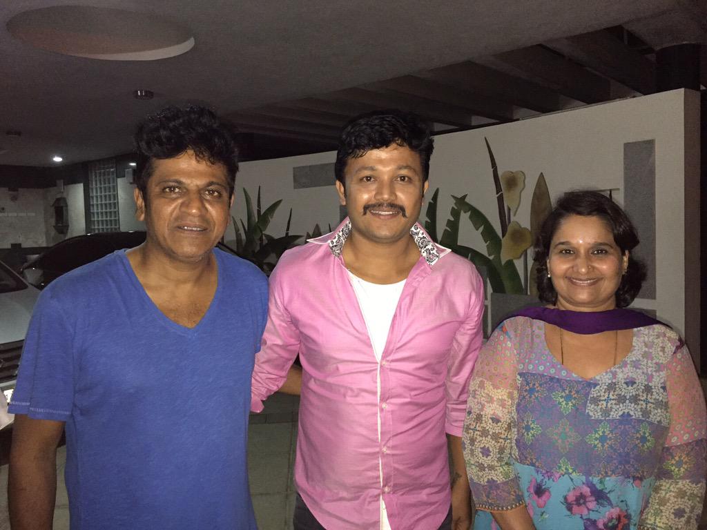 GaneshFollower's tweet photo. Here is Common DP to Celebrate Sandalwood King Shivanna's birthday 🎊🎉

Advance Birthday Wishes to #HatrickHero, Best wishes from #GoldenStarGanesh Fans 🥳🤗
#ShivannaBdayCDP https://t.co/l6KLGmaius