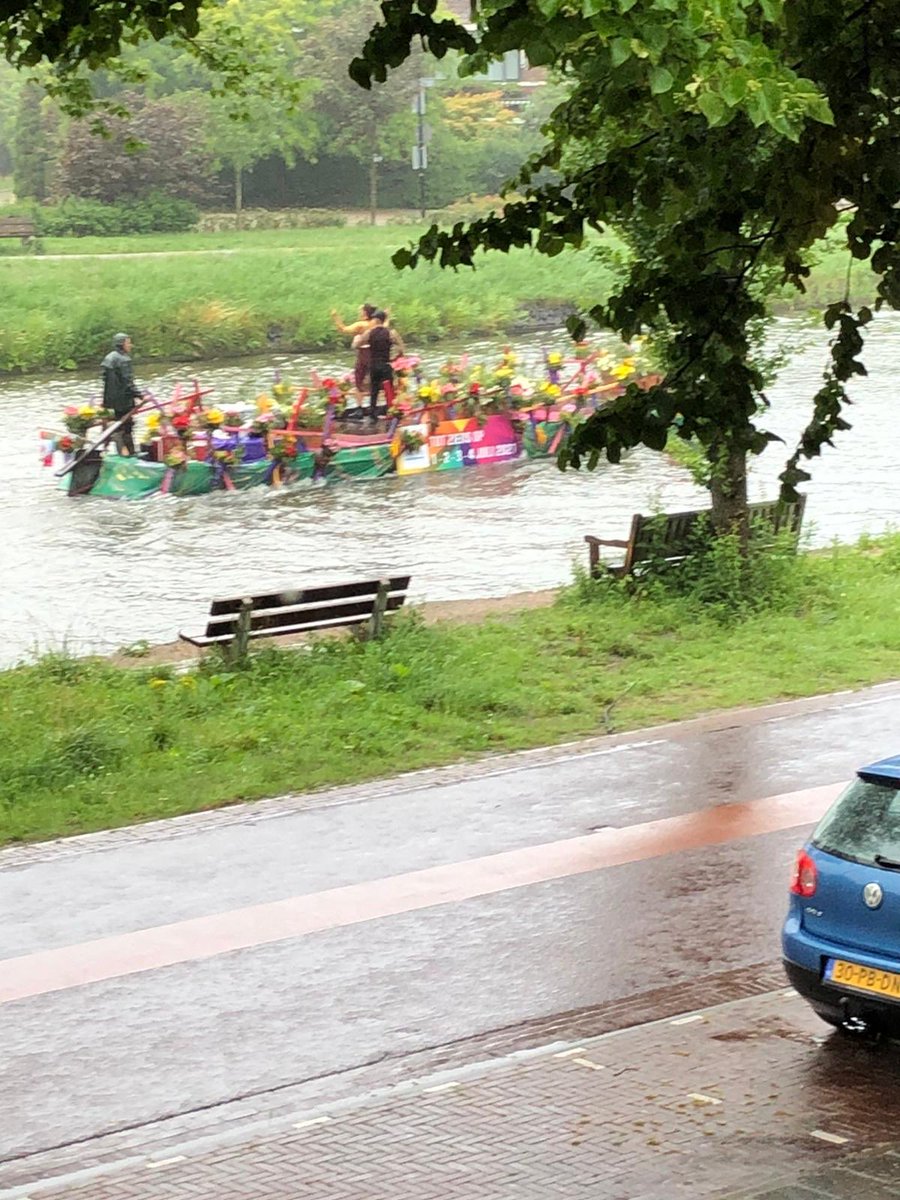 Mini #varendcorso gespot door vrienden langs de vliet. Te leuk! Toch nog een mini-feest op het water onderweg naar .... ? #dtv