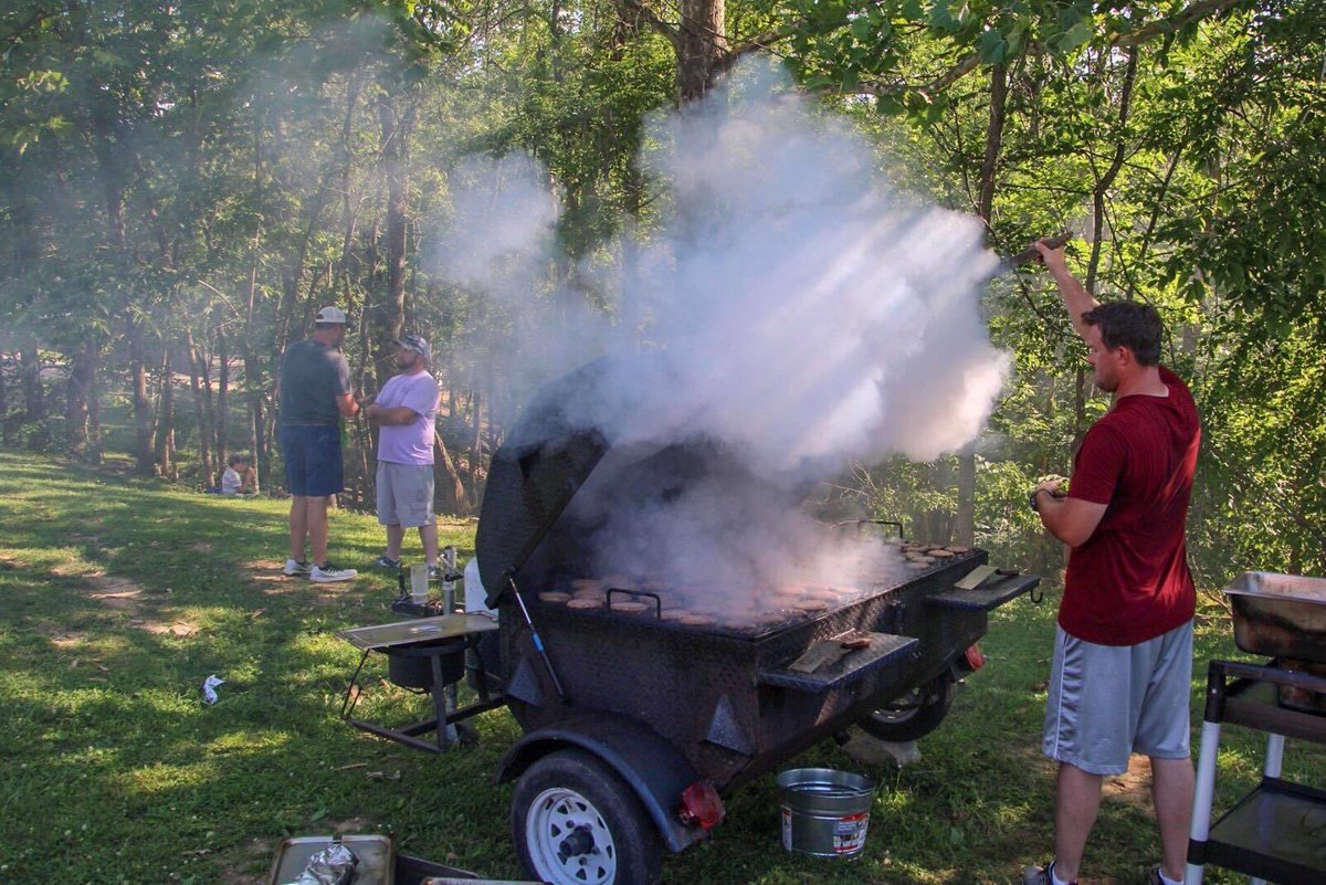 The hottest 4-H 4th of July burgers ever.  <a href="/mikemeyeruk/">mike meyer</a> @CanuppAlyssa <a href="/thebottomlineky/">The Bottom Line</a> <a href="/wcynradio/">WCYN</a>