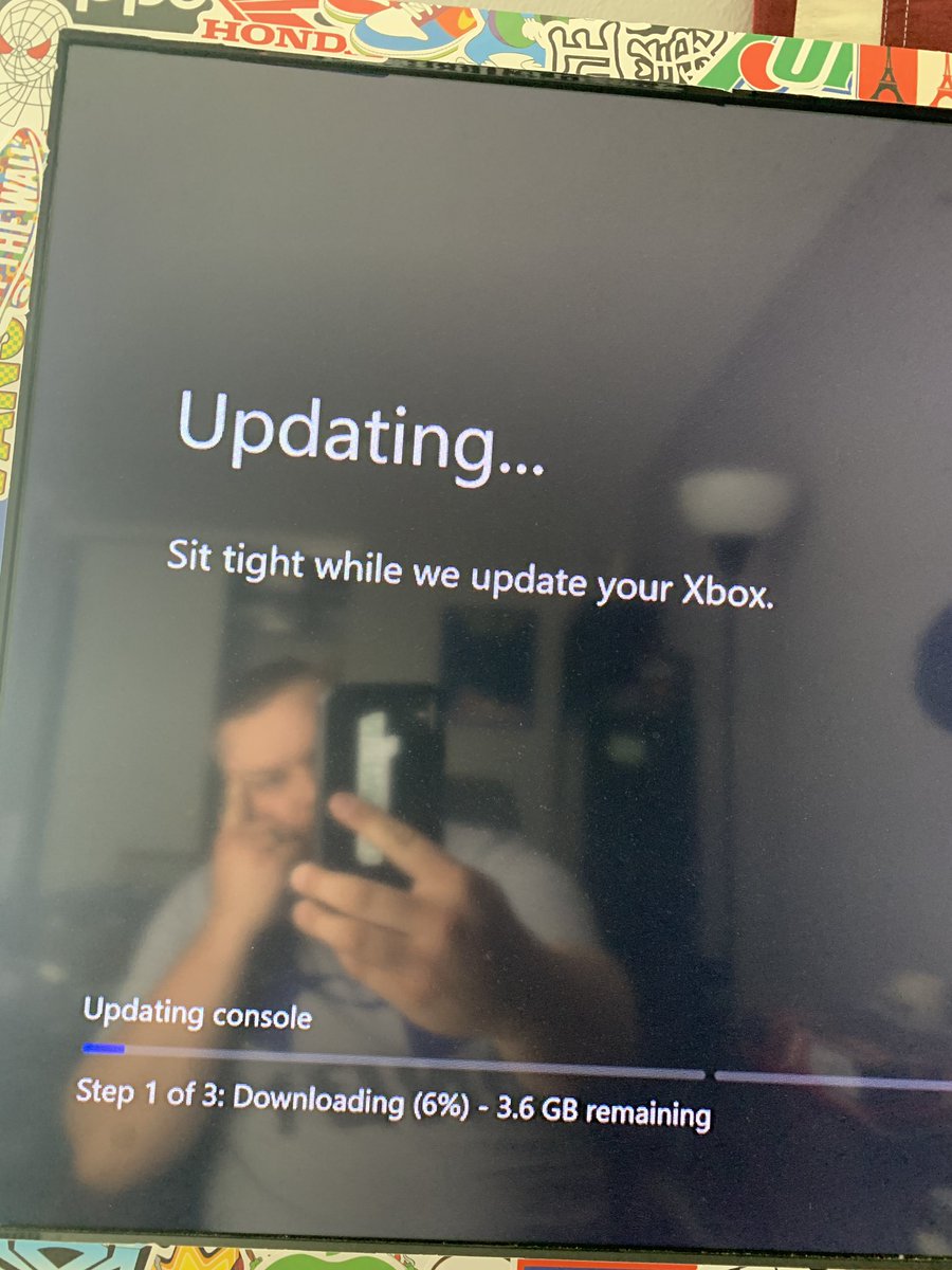 ReffDrew's tweet photo. Took this photo to show a friend why I was taking so long to get online. Didn’t realize the reflection says it all LOL. #gaming #XboxOneLife https://t.co/i454OiqpFt