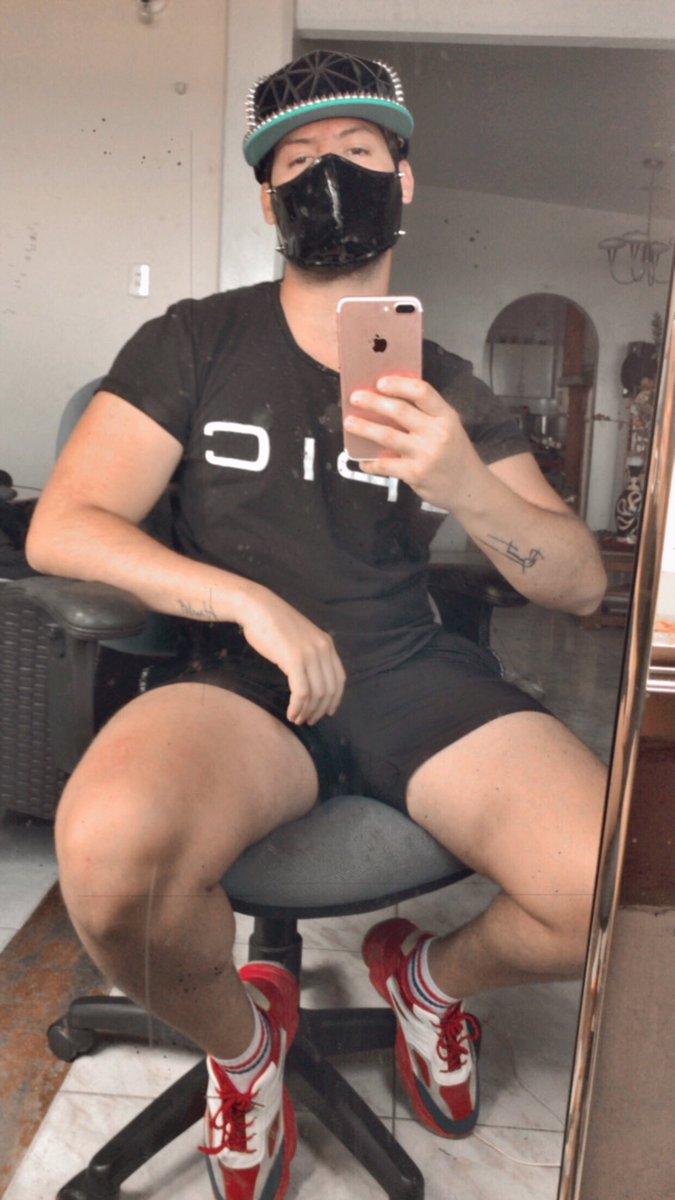 HamletVIP's tweet photo. Hola nenas y nenes malos 😈🔥 #HamletMask https://t.co/Jo9V1WqF74