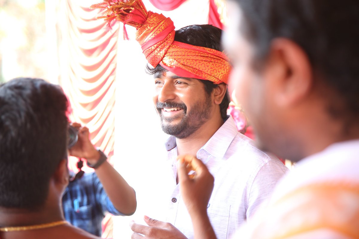 vimalraj9524's tweet photo. Here We Go... Exclusive Still 🤗🤩

Thalaivar Always Cute 💥💕😍🤩

#UnconditionalLoveForSK 

@Siva_Kartikeyan @AllIndiaSKFC @AnandSkfc @navneth https://t.co/Z6g14cGeYA