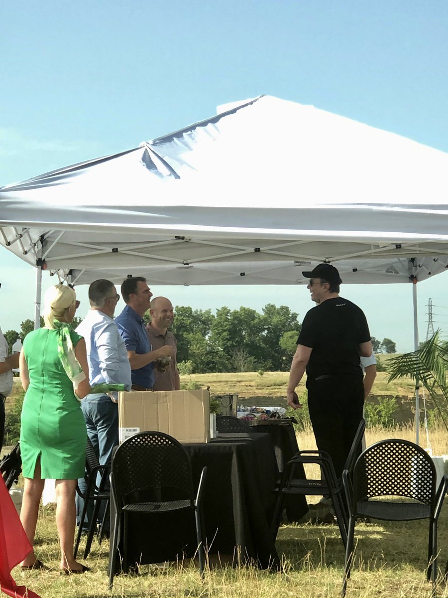 GovStitt's tweet photo. We had a great visit with @elonmusk yesterday talking @Tesla in Tulsa!
Oklahoma is the right place for Tesla and I thank all of the Oklahomans who have shown their overwhelming support. Keep it up! #Tulsa4Tesla https://t.co/eVhIeCIvwv
