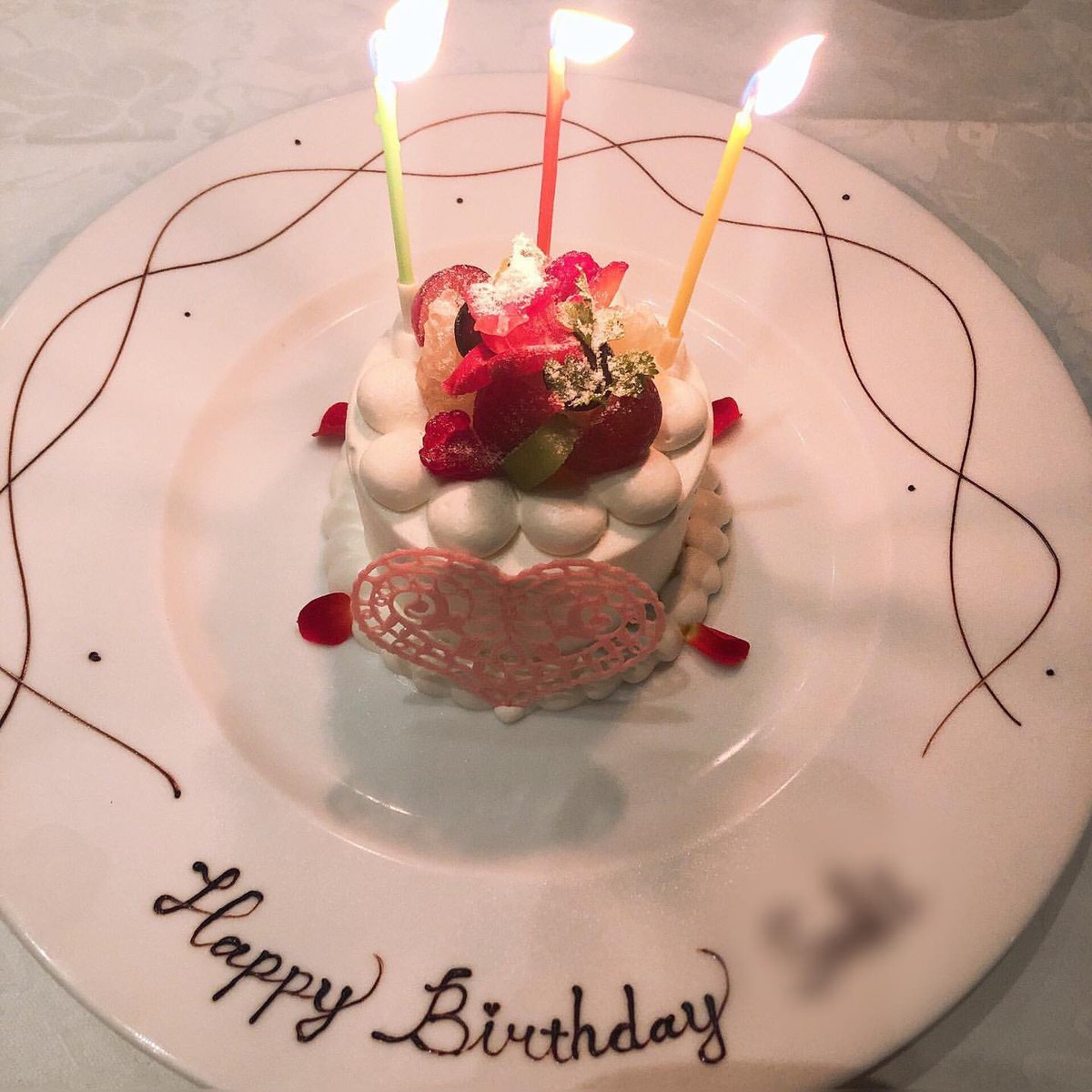 先日、22歳の誕生日を迎えました🎂💕
大好きな彼がお祝いをしてくれました☺️
レストランやプレゼント
とっても素敵で嬉しかったです♪
22歳の目標は留学すること！
コロナの影響でいけなくなってしまったので
行けたらいいなぁと思います😚