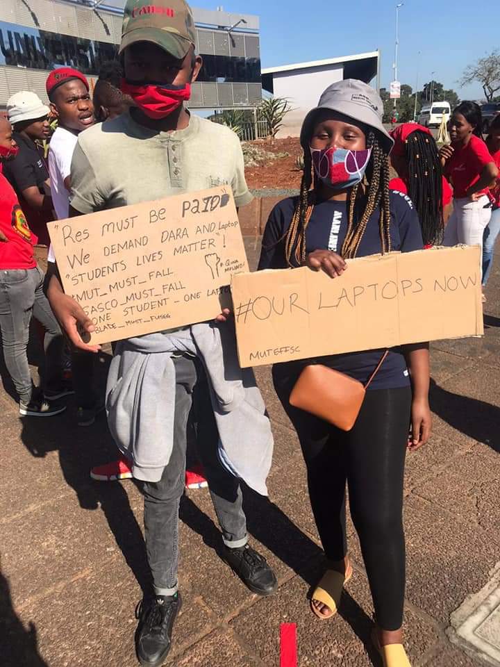 Valicia11's tweet photo. Akhonto inhle. Asikaqali kwalo E-learning. π€§
#MUTMANAGEMENTMUSTFALL
@DrBladeNzimande https://t.co/9aQWTTyQrR