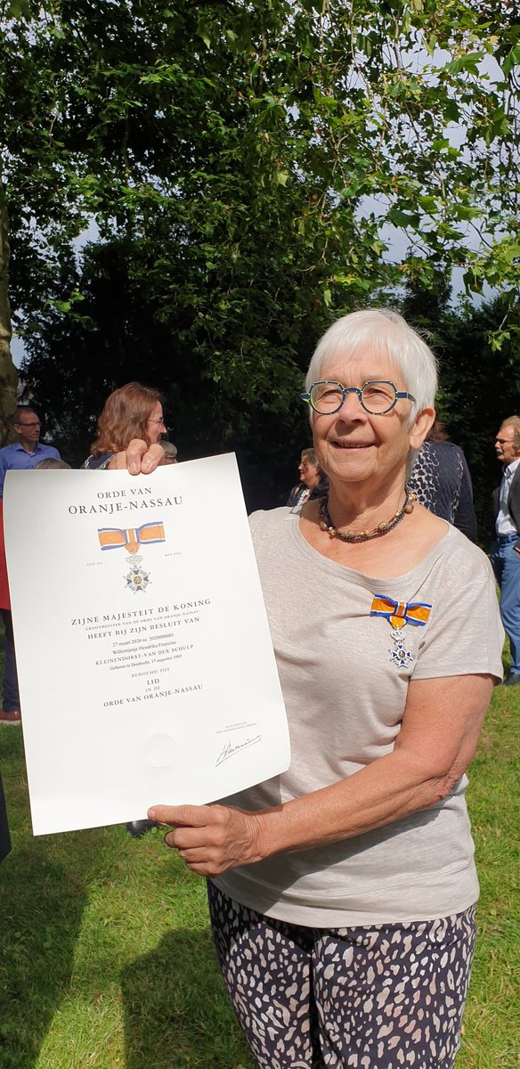 RMcD_Hoeve's tweet photo. Gisteren kreeg onze #vrijwilliger Willemijn haar Koninklijke onderscheiding opgespeld. Bijzonder moment voor en met een bijzondere vrouw die zich óók inzet voor @StoerWW, @lAccolade, @SailWise en het @DiabetesFonds https://t.co/Fgu4LNK3Uf