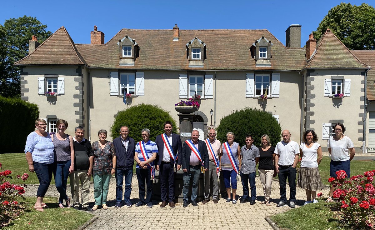 anthonyleroy63's tweet photo. 🇫🇷 Installation du nouveau conseil municipal de #BromontLamothe

Ce matin, une page de notre histoire communale vient de se tourner !

Je tiens à remercier très chaleureusement mes collègues pour leur vote unanime afin de me confier la responsabilité de 1er #Adjoint au Maire ! https://t.co/q21xXTtl1l