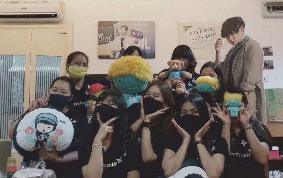 PFCLightSign's tweet photo. นุชพร้อมมั้ย ทางนี้พร้อมมาก!

#GMMOnlineFestivalxPeckPalit 
#GMMOnlineFestxVlive 
#เป๊กผลิตโชค 
#PeckPaLitChoke https://t.co/HXxP26ekcc