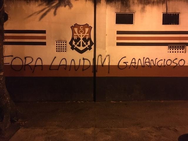 adrianjpa's tweet photo. False Flag? Sou totalmente contra o que a diretoria fez, porém, Fora Landim abriu brechas para esse tipo de situação acontecer, não duvido que alguém dos "contras" tenha aproveitado a situação para gerar uma crise com o time muito bem obrigado. https://t.co/z7z9scg6na