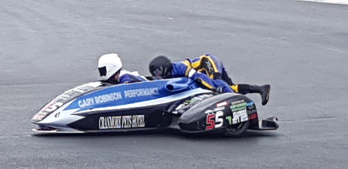 flatinsixth's tweet photo. Nice shot for a mobile phone! ๐
#CranmoreSidecarRacing #CSR55
#GaryRobinsonPerformance https://t.co/6DpiqkR8pb