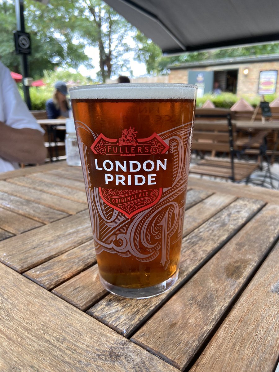 Stiofanbrady's tweet photo. Jaysus that’s the nicest looking pint I’ve had in a while! #firstpint @RedLionBarnes #londonpride of course. https://t.co/XzFBZbyYUA
