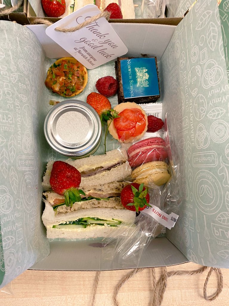 foodienorwich's tweet image. Ta daaaaa! Here's the finished treat boxes... Well done to the whole team for contributing and making this happen. The leavers loved them! #afternoontea #lemoncreampots #teamwork @NorwichSchool @ChartwellsInd @soubie2002 @fitzpad2 @thomasekngston