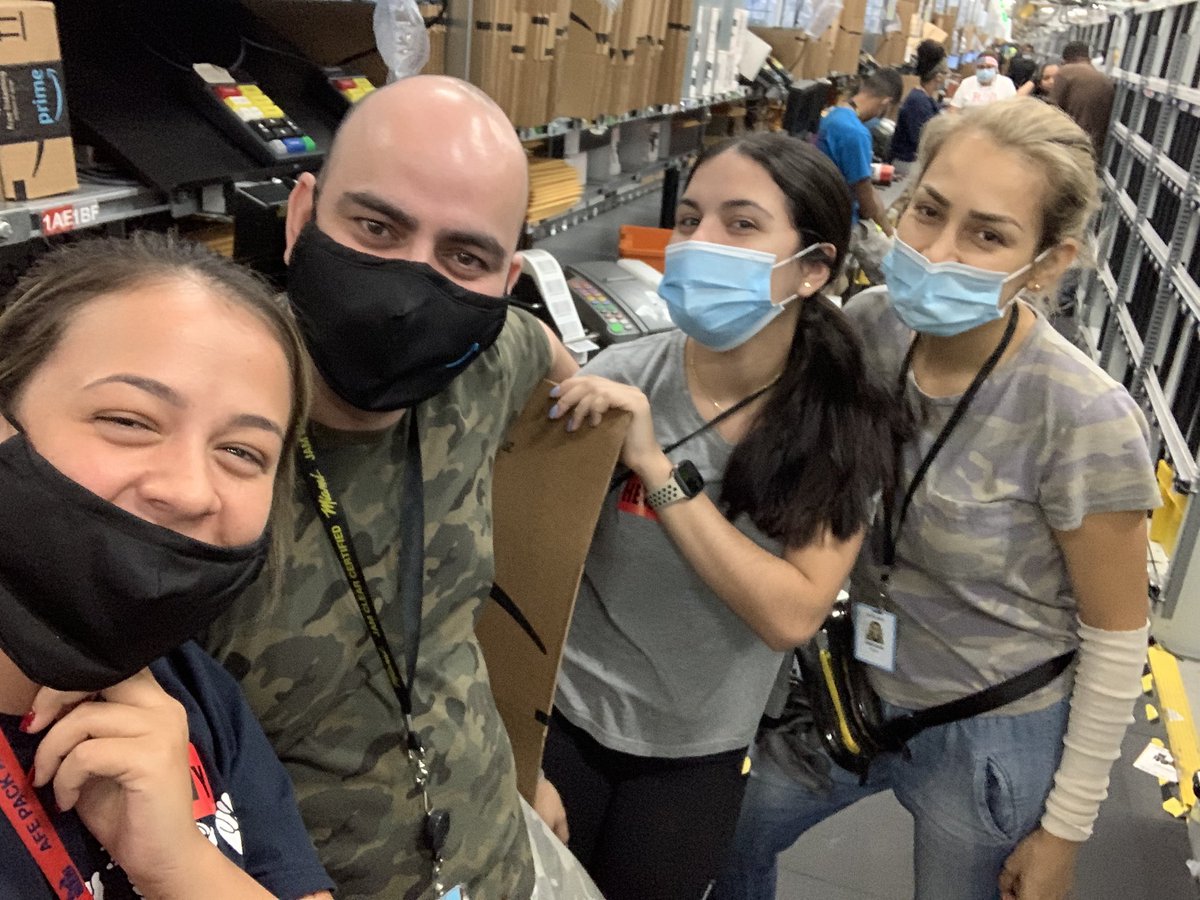 karinariosp's tweet image. Dizque trabajando #TeamHeavy #Amazon