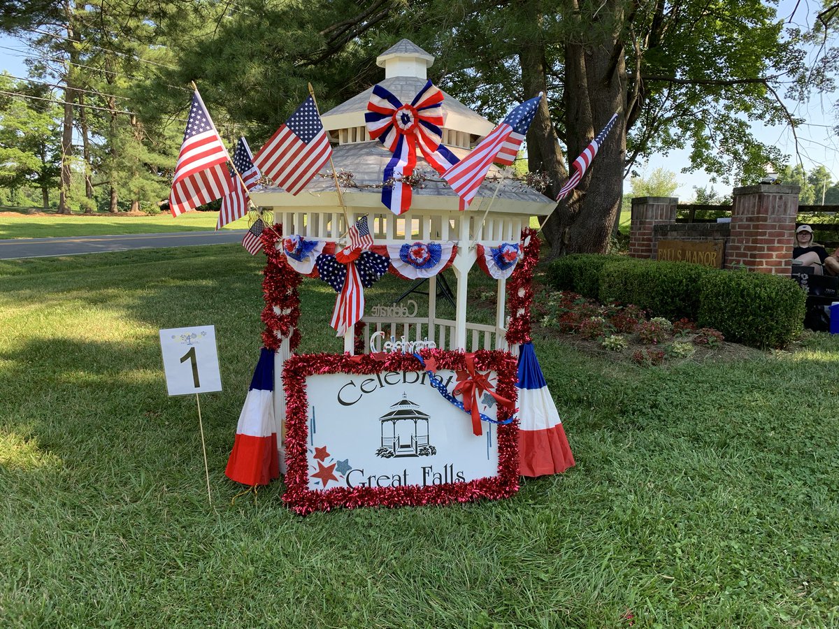 Happy 4th of July! 🇺🇸 🎇 We are ready for the drive-thru parade!