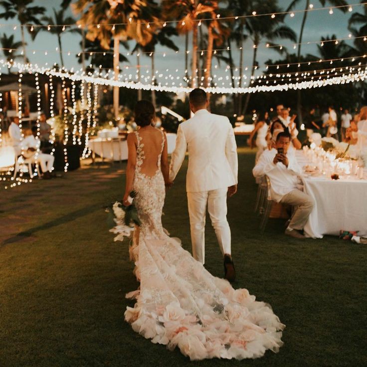LesAMOURDAY's tweet photo. ▪︎`  And now our groom and bride will join us for dinner party . . . To give some speech  for everyone here before tonight's over . . .

  "Once again give them an applause. . . "

     #⃟CAFOXDEMARIAGE♡ https://t.co/MEm6qsZSgN