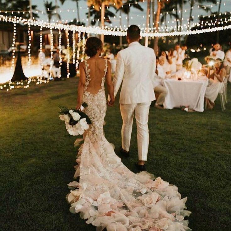 LesAMOURDAY's tweet photo. ▪︎`  And now our groom and bride will join us for dinner party . . . To give some speech  for everyone here before tonight's over . . .

  "Once again give them an applause. . . "

     #⃟CAFOXDEMARIAGE♡ https://t.co/MEm6qsZSgN
