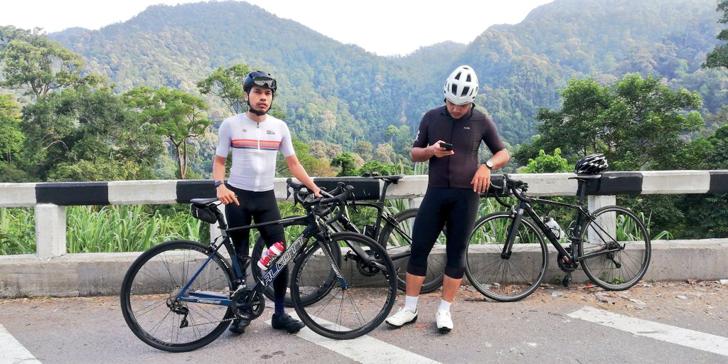 firdauskhamal's tweet photo. Taman sri gombak ke kopi ladang bersama skuad berbasikal tpg #teamalcott #kebasbontot
Gambar di kedai kopi takda sbb suma lapaq ayaq dan mentekadarah tanpa berbicara https://t.co/Ib6Loij7Vq