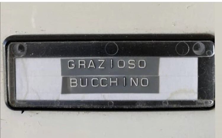 roar_2017_'s tweet image. Chissà durante le riunioni di condominio cosa accade #cognomi