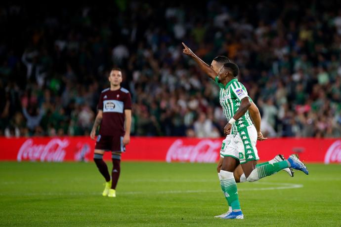 pbcomplutense's tweet photo. ¡#DíadeBetis! Nadie sabe cómo lo hacen pero, a pesar de todo, otra vez tenemos ganas de ver correr el balón. A ver si hoy puede ser. Real Club Celta de Vigo - Real Betis Balompié. #CeltaRealBetis #PBComplutense https://t.co/dRqg9QjLL3