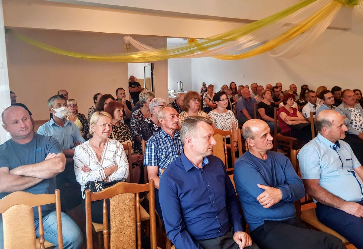 MarekKuchcinski's tweet photo. W ostatnich dniach #Podkarpacie ucierpiało najbardziej. W niektórych domach zostały same mury i błoto… Słuchamy, działamy i jesteśmy ogromnie wdzięczni za solidarność #PolskaJestJedna #Przemyśl #Stubno #Orly https://t.co/Pqn9TVGoQU