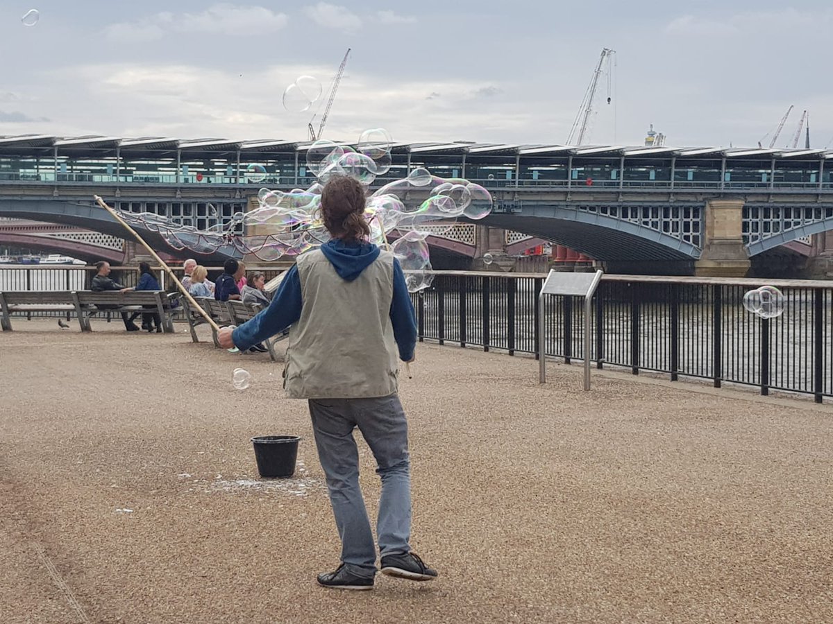 After attending to things, walked along  @Bankside_London. Felt for the buskers and street entertainers for whom there is no footfall and passing people to enjoy their craft. Sad that London could be like that for sometime. ( @MSebastianSound was impressive) (6/n)